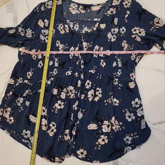 TORRID Size 1 Cute Blue and White Floral Long Sleeves EUC Top - Picture 7 of 13